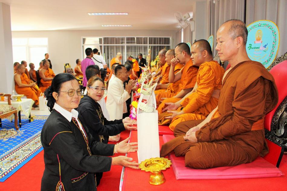 พิธีเจริญพระพุทธมนต์ทำบุญขึ้นอาคาร